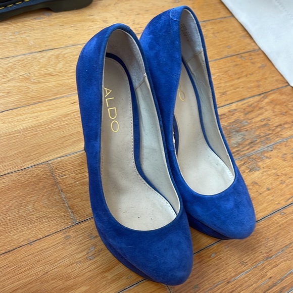Blue suede pumps - Picture 2 of 4